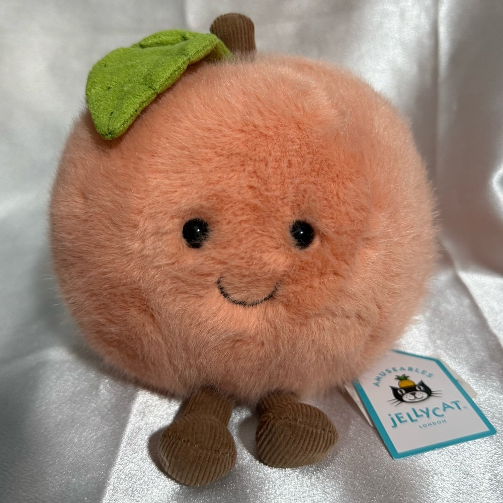BNWT Jellycat Amuseables Peach⚡️